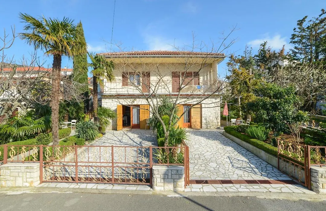Apartments Antic 4255-1