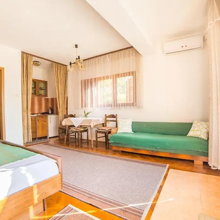Apartments Antic 4255-2